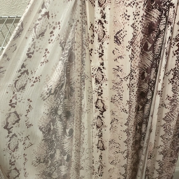 BCBG swim cover up. Beautiful piece, just too small on me. Never worn. - Picture 5 of 6